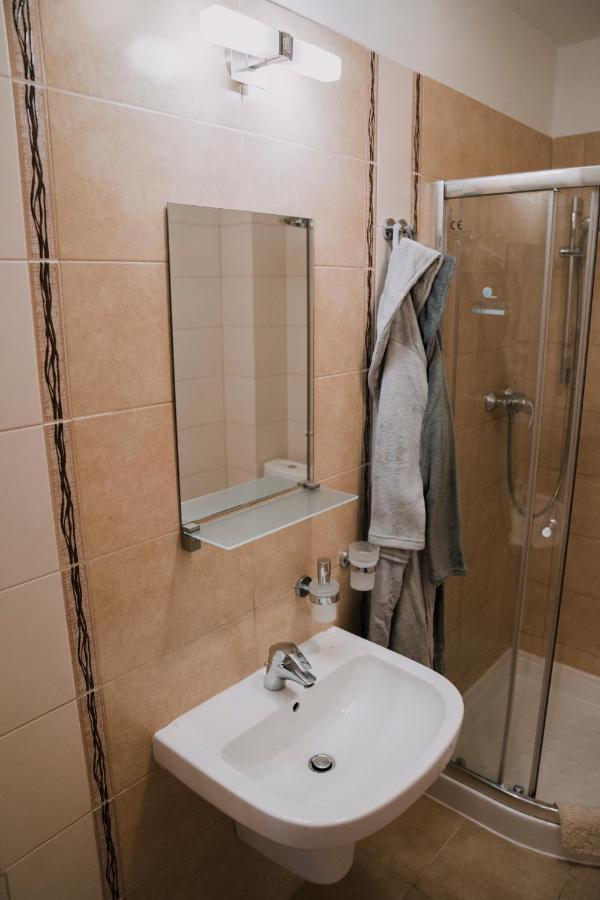 Apartman Angelika Besenova Bagian luar foto